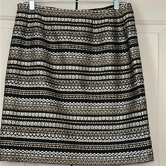 Black and White Patterned Women's Skirt worn once - Picture 5 of 7